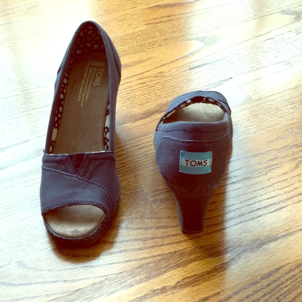 Toms wedges